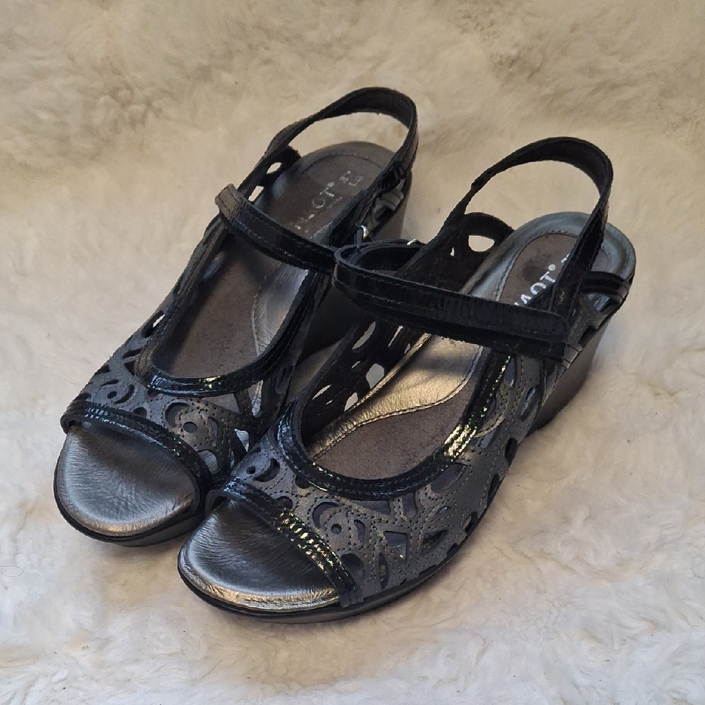 Naot Deluxe Black Patent Leather Cutout Wedge Sandals Size 37 / US 6